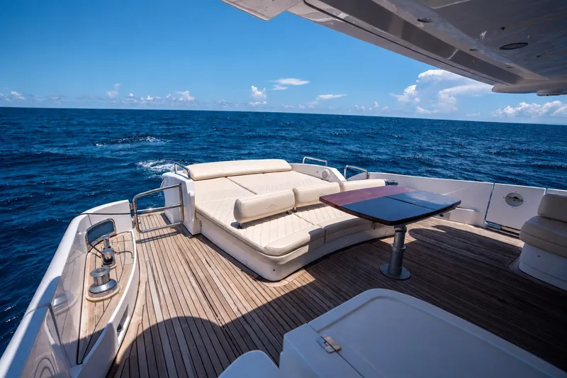 Slide: The Image of Azimut 86S 2010 - 18
