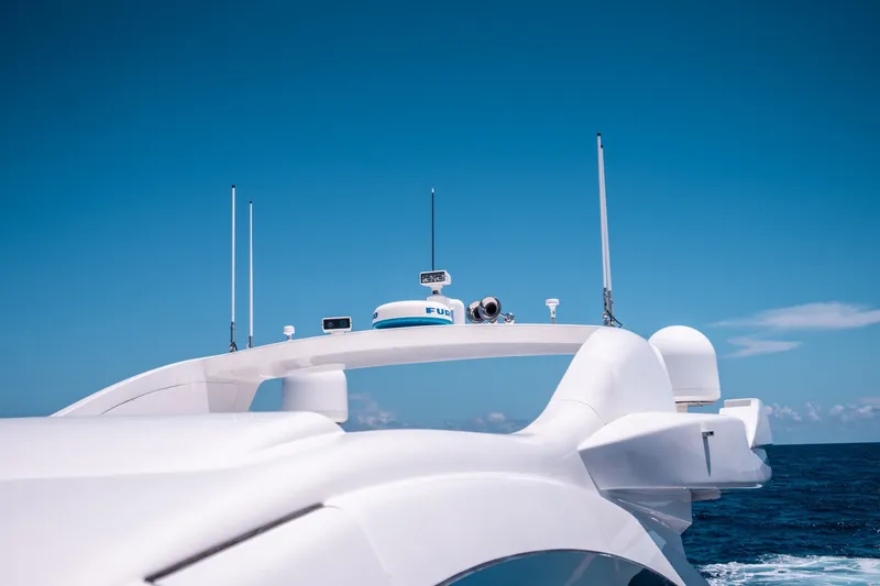 Slide: The Image of Azimut 86S 2010 - 16