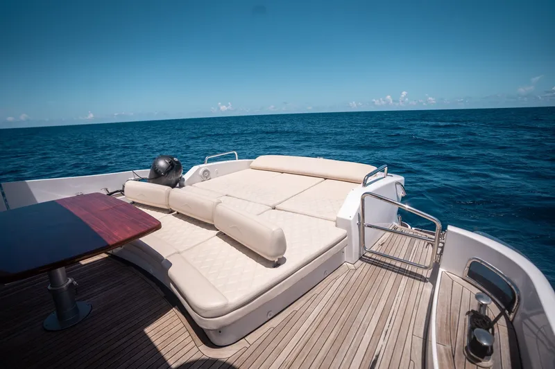 Slide: The Image of Azimut 86S 2010 - 19