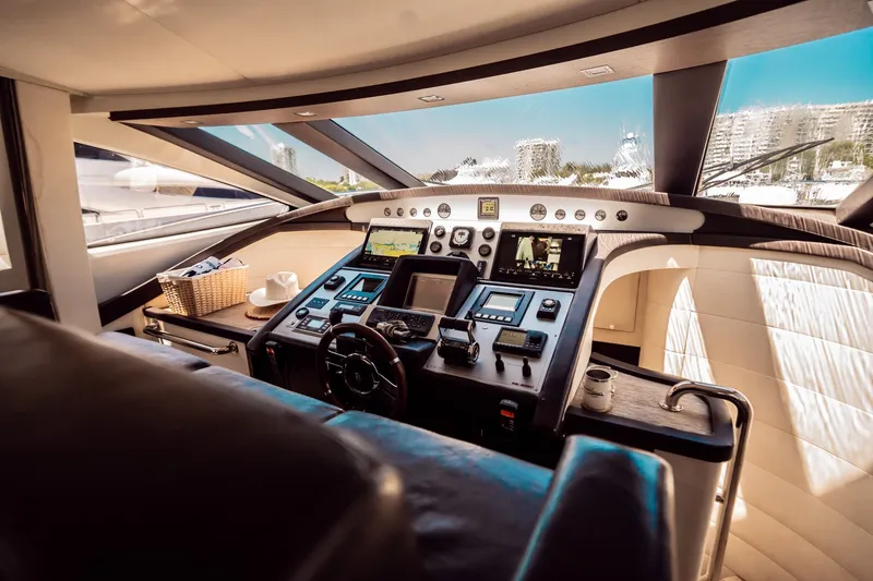 Slide: The Image of Azimut 86S 2010 - 23