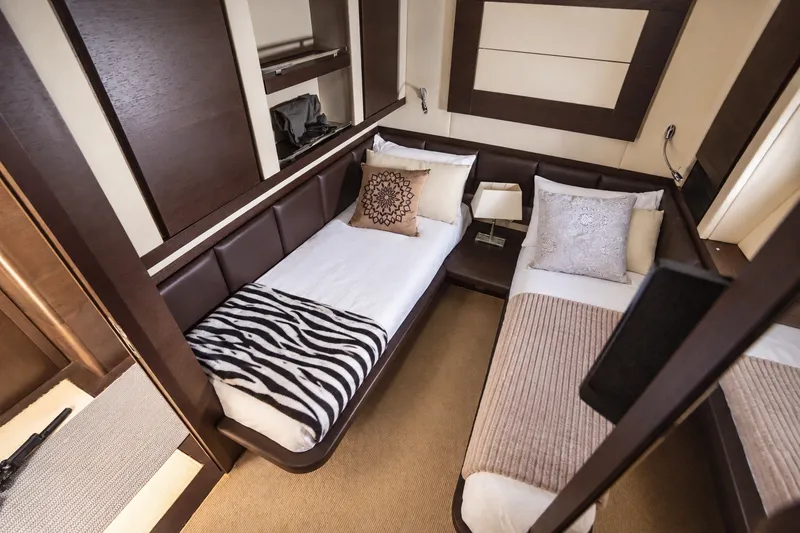 Slide: The Image of Azimut 86S 2010 - 35
