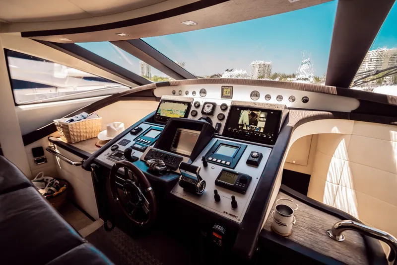 Slide: The Image of Azimut 86S 2010 - 24