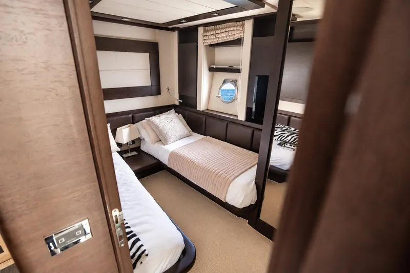 Slide: The Image of Azimut 86S 2010 - 36