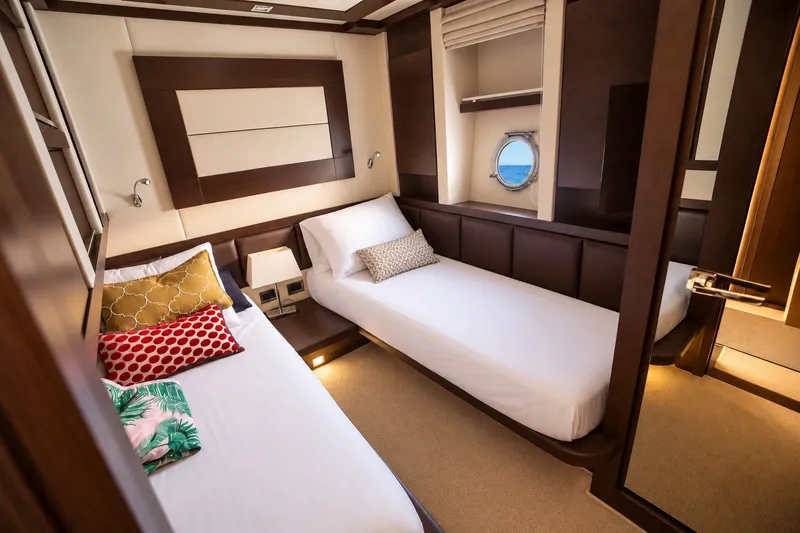 Slide: The Image of Azimut 86S 2010 - 26