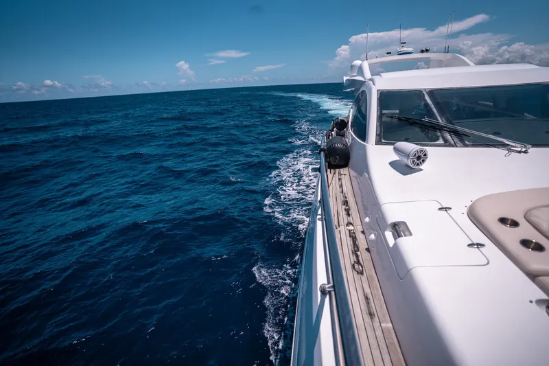 Slide: The Image of Azimut 86S 2010 - 17