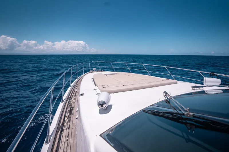Slide: The Image of Azimut 86S 2010 - 11