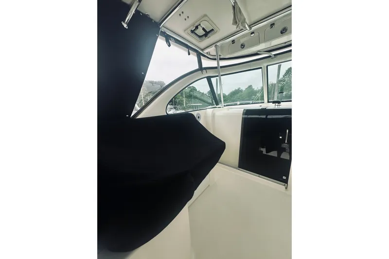 Slide: The Image of Pursuit OS 335 Offshore 2008 - 40