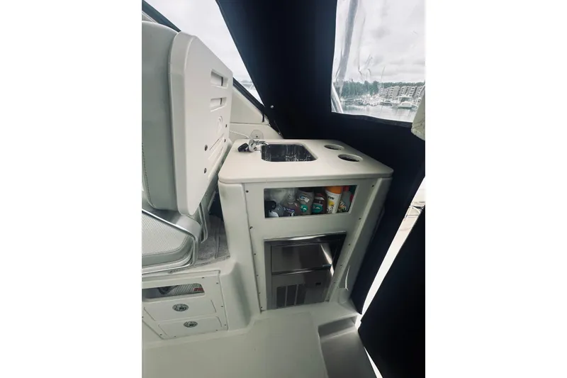 Slide: The Image of Pursuit OS 335 Offshore 2008 - 42