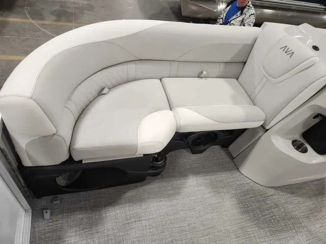 Slide: The Image of Avalon 2385 25 LSZ VRL 2026 - 8