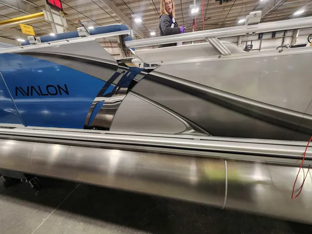 Slide: The Image of Avalon 2385 25 LSZ VRL 2026 - 2