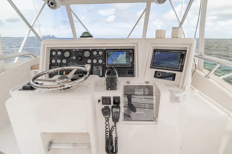 Slide: The Image of Bertram 450 Convertible 2003 - 28