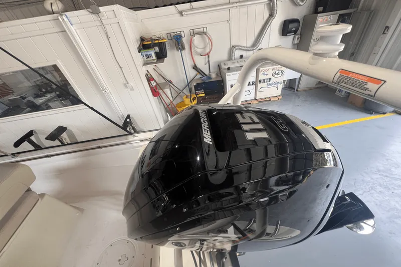 Slide: The Image of Boston Whaler 170 Montauk 2025 - 14