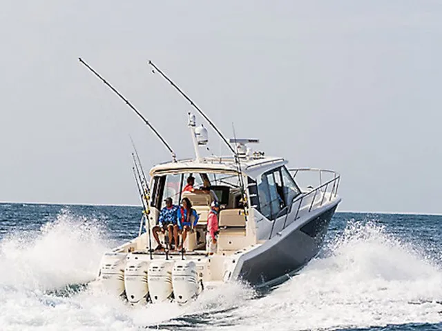 Slide: The Image of Boston Whaler 405 Conquest 2026 - 2