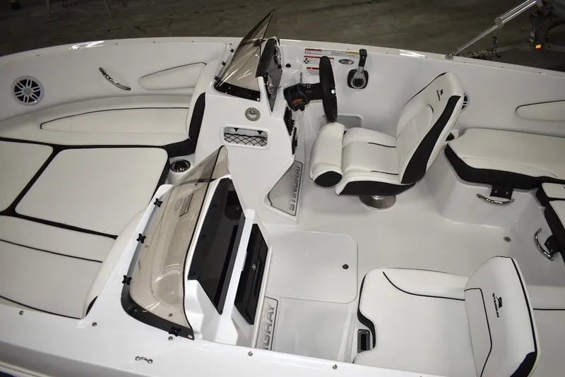 Slide: The Image of Stingray 172DC 2025 - 13