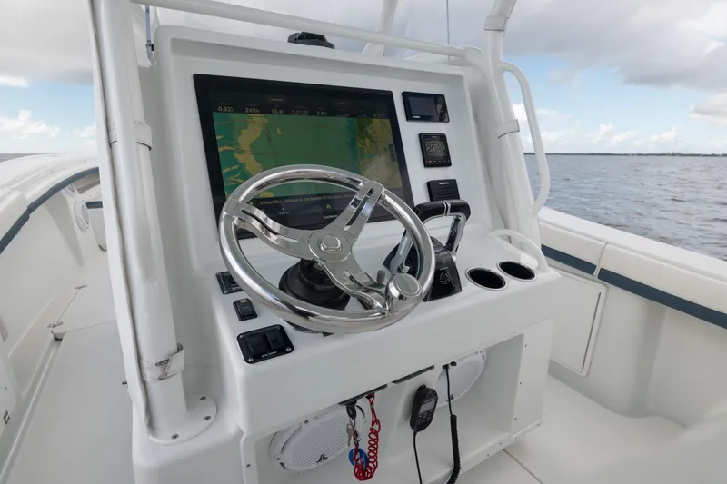 Slide: The Image of Yellowfin 36 Offshore 2017 - 20