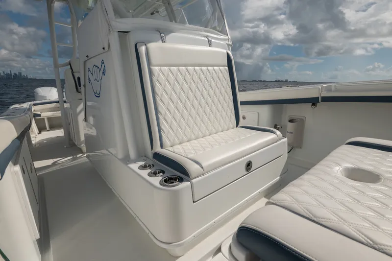 Slide: The Image of Yellowfin 36 Offshore 2017 - 33