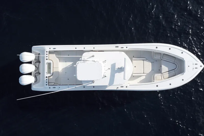 Slide: The Image of Yellowfin 36 Offshore 2017 - 2