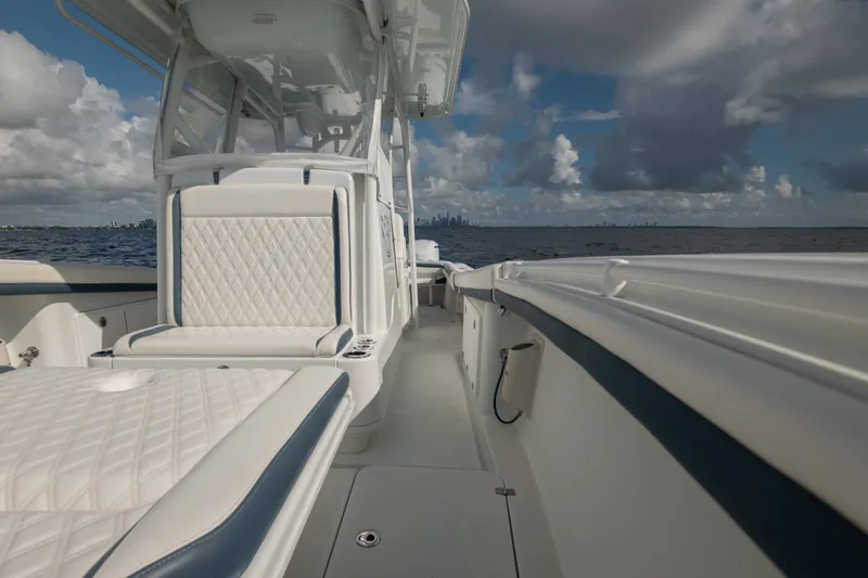 Slide: The Image of Yellowfin 36 Offshore 2017 - 34