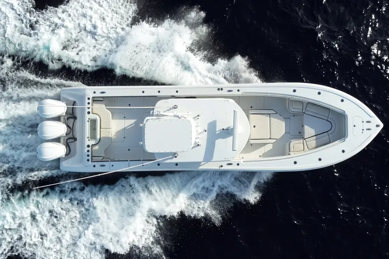Slide: The Image of Yellowfin 36 Offshore 2017 - 1