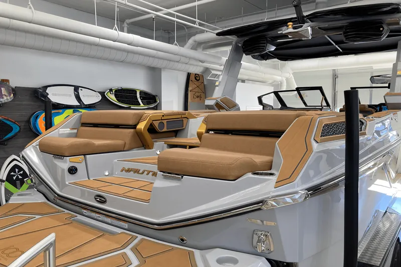 Slide: The Image of Nautique G25 Paragon 2025 - 10