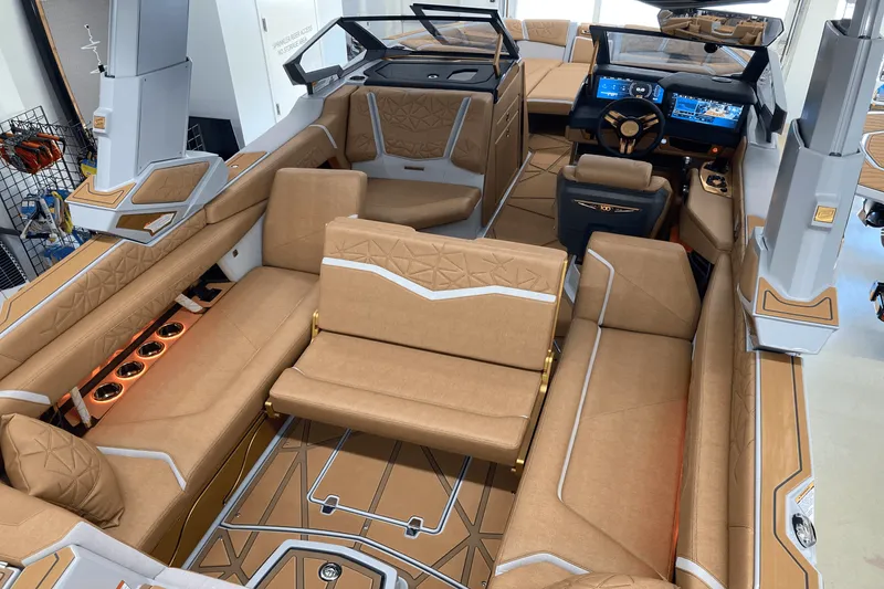 Slide: The Image of Nautique G25 Paragon 2025 - 32