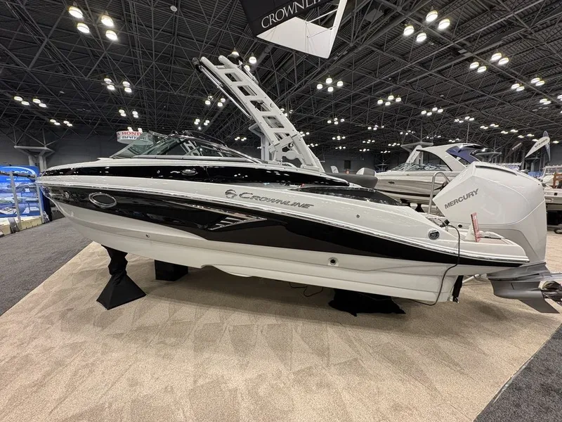 The Image of Crownline Boats 250 XSS 2026 - 0
