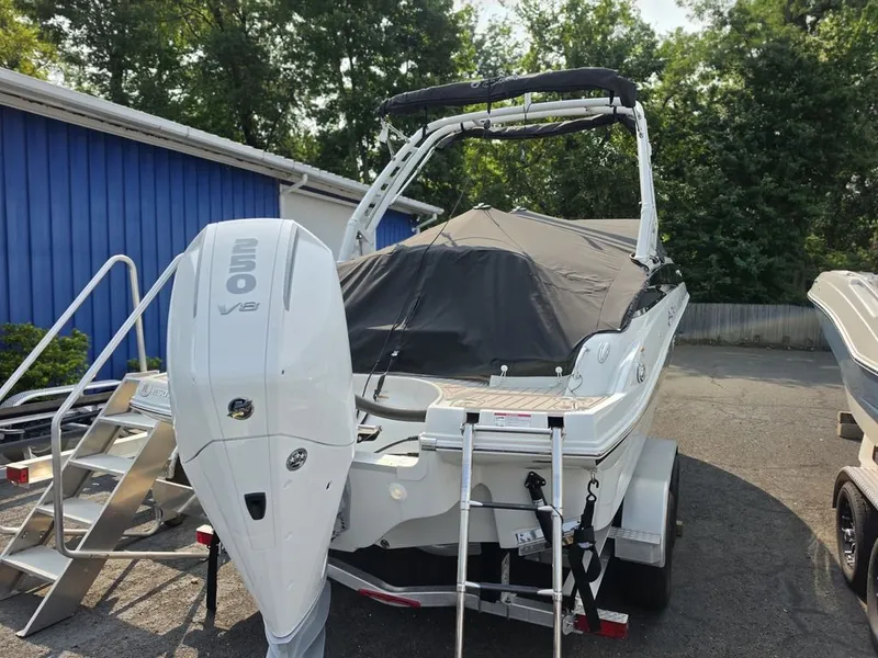 Slide: The Image of Crownline Boats 250 XSS 2026 - 3