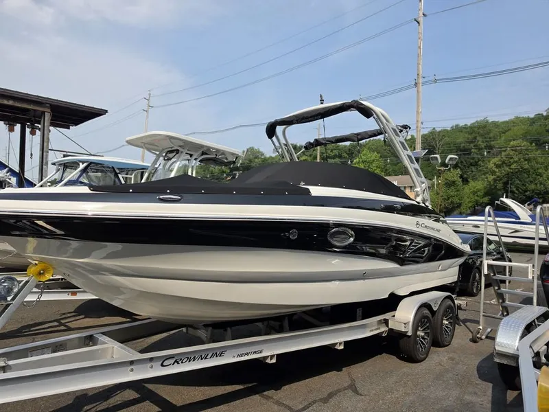 The Image of Crownline Boats 250 XSS 2026 - 0