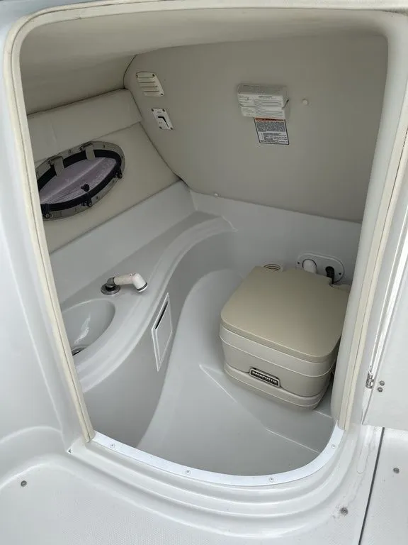 Slide: The Image of Crownline Boats 240 EX 2006 - 10