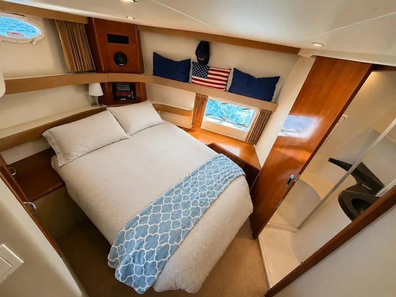 Slide: The Image of Carver Yachts 40 2004 - 14