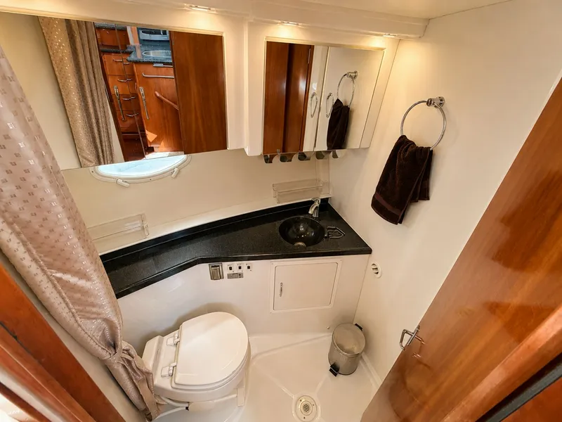 Slide: The Image of Carver Yachts 40 2004 - 17