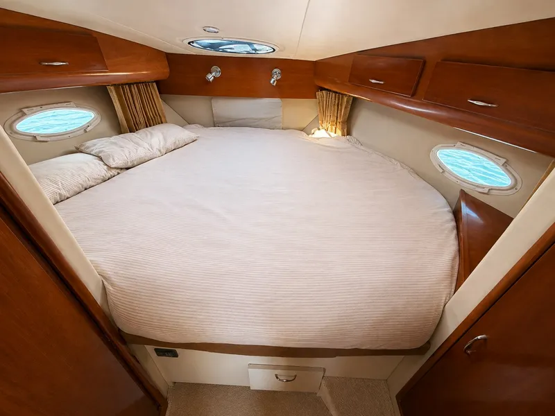 Slide: The Image of Carver Yachts 40 2004 - 18