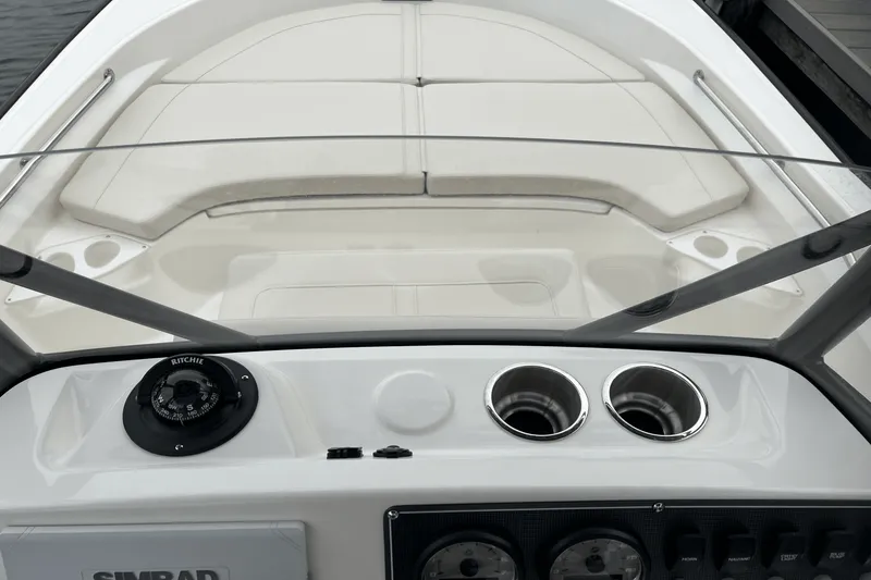 Slide: The Image of Boston Whaler 190 Montauk 2025 - 10