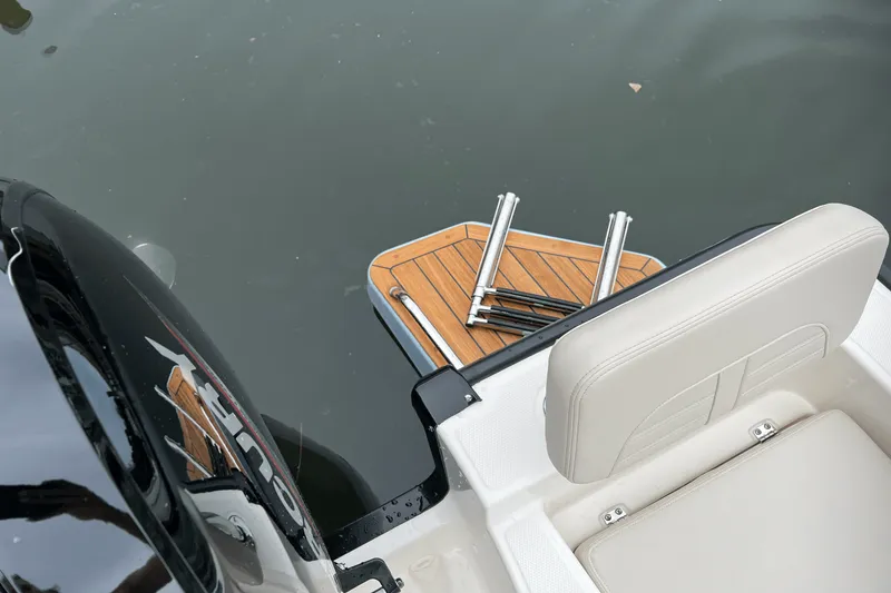 Slide: The Image of Boston Whaler 190 Montauk 2025 - 3