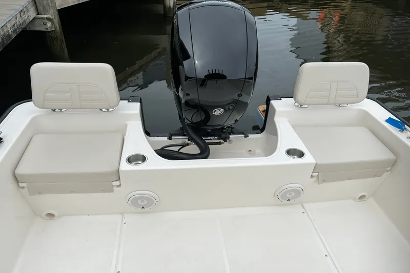 Slide: The Image of Boston Whaler 190 Montauk 2025 - 4