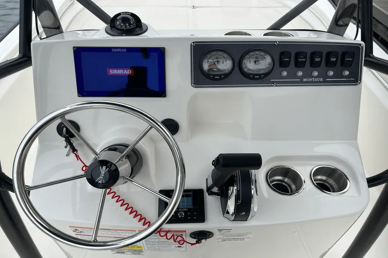 Slide: The Image of Boston Whaler 190 Montauk 2025 - 9