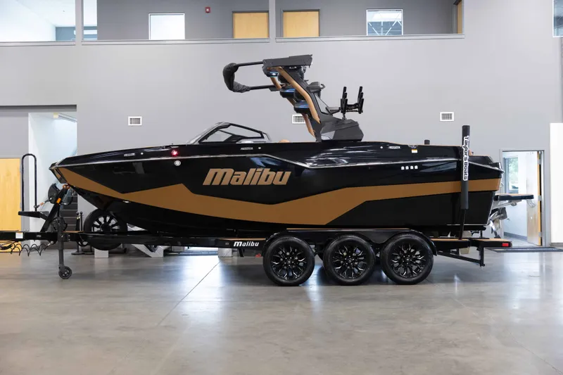 The Image of Malibu M230 2027 - 0