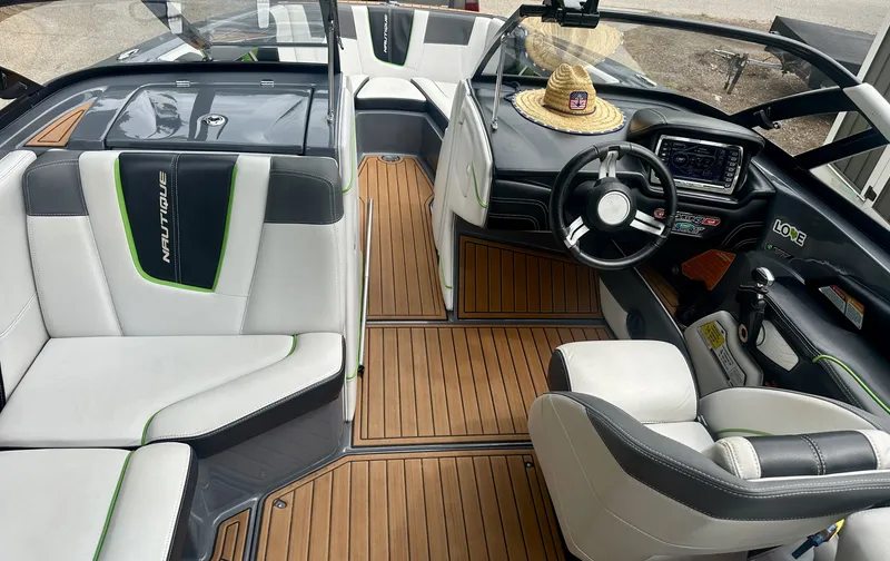 Slide: The Image of Nautique Super Air Nautique G 2014 - 1