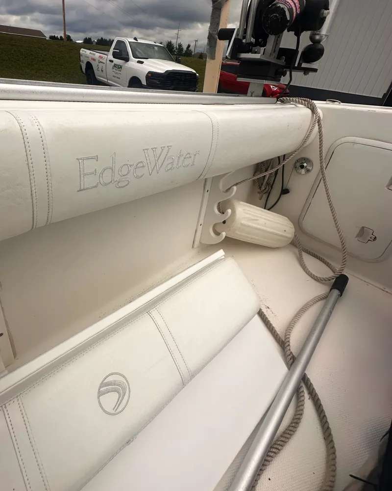 Slide: The Image of EDGEWATER 225 EXPRESS 2001 - 15