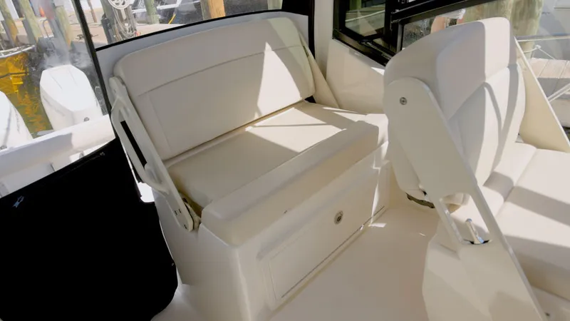 Slide: The Image of Boston Whaler 325 Conquest 2023 - 7