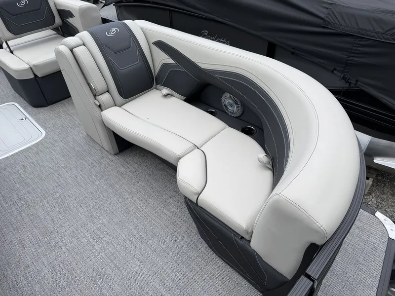 Slide: The Image of Barletta Boats C22M Triple-Toon 2026 - 5