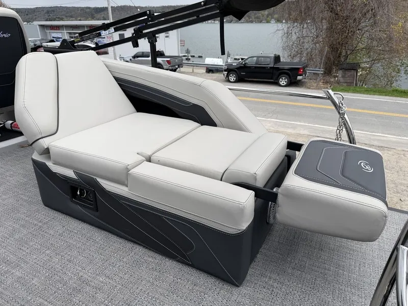 Slide: The Image of Barletta Boats C22M Triple-Toon 2026 - 35