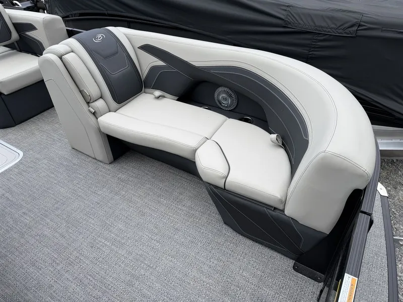 Slide: The Image of Barletta Boats C22M Triple-Toon 2026 - 10