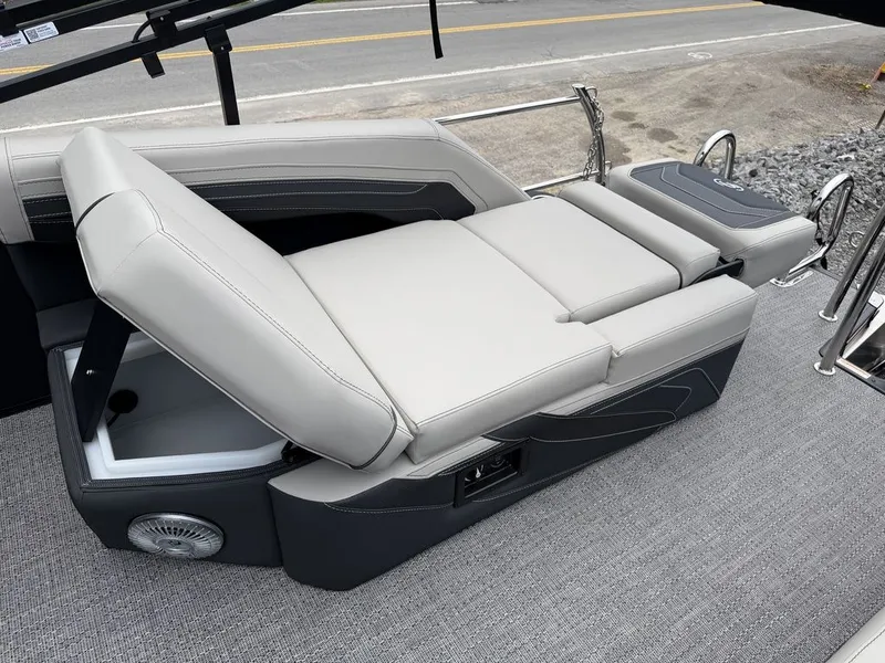 Slide: The Image of Barletta Boats C22M Triple-Toon 2026 - 14