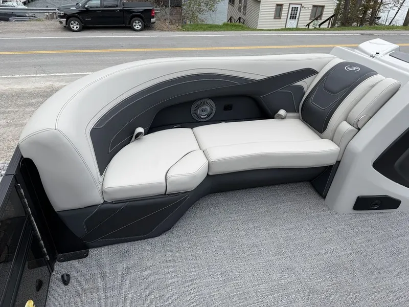 Slide: The Image of Barletta Boats C22M Triple-Toon 2026 - 32