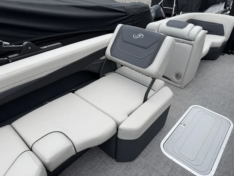 Slide: The Image of Barletta Boats C22M Triple-Toon 2026 - 28