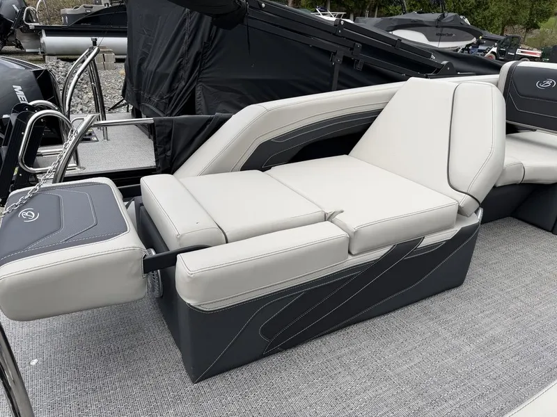 Slide: The Image of Barletta Boats C22M Triple-Toon 2026 - 36