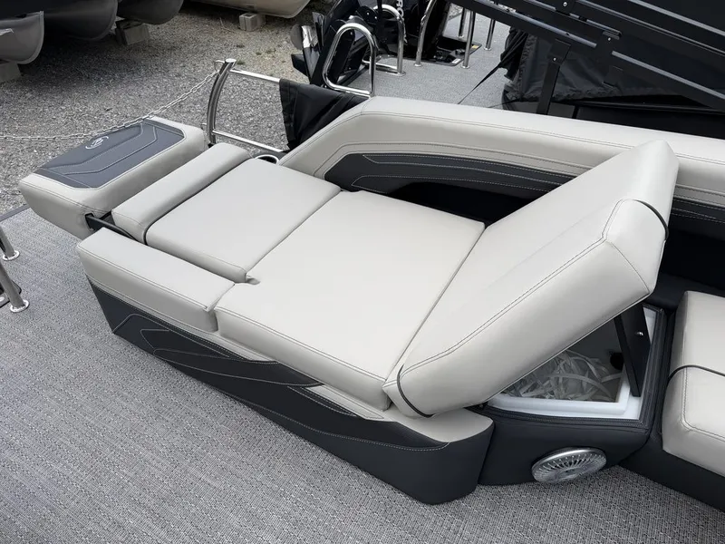 Slide: The Image of Barletta Boats C22M Triple-Toon 2026 - 15
