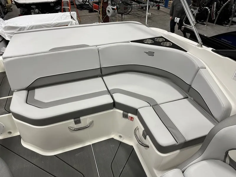 Slide: The Image of Bayliner V20I 2026 - 27