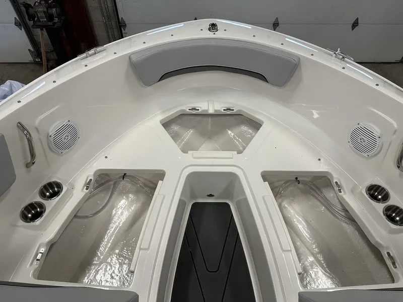 Slide: The Image of Bayliner V20I 2026 - 12